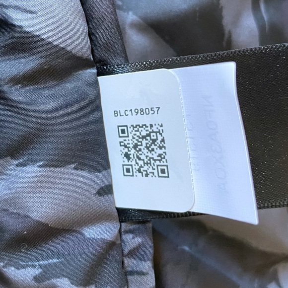 The North Face Women’s Acropolis Down Parka In Black - Picture 8 of 9